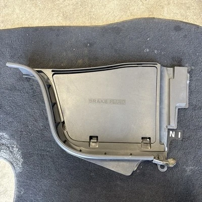2008-2015 INFINITI G25 G37 Q40 G35 TAMPA DE FLUIDO DE FREIO LATERAL ESQUERDO FABRICANTE DE EQUIPAMENTO ORIGINAL - Imagem 1 de 3