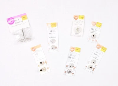 Wilton Herramientas de Decoración de Pasteles Puntas de Glaseado, Acoplador y Flores Uñas Lote de 11 Foto 1 de 4