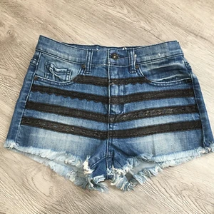 NWOT SPECIAL A Womens sz 3 Med/Dark Wash Black Lace Insert Fray Hem Denim Shorts - Picture 1 of 13