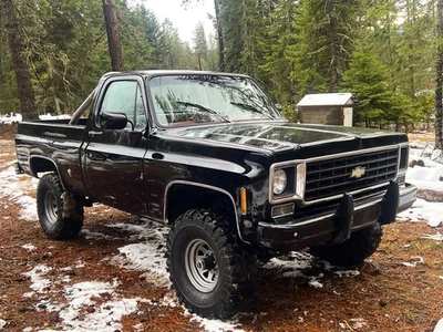 Chevrolet C/K 1978 camioneta 1500 4x4 Silverado platón corto AT conductor clásico negro Foto 1 de 4