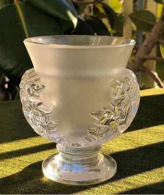 Lalique France vase cristal Saint Cloud décor floral acanthe French Lalique Vase - Photo 1/2