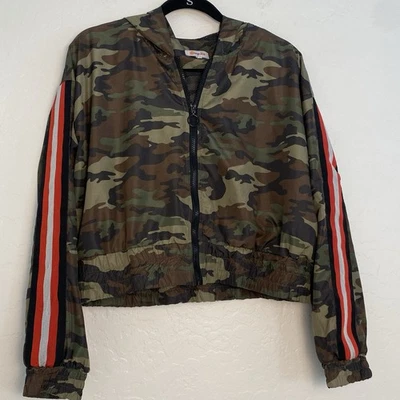 Chaqueta cortavientos Orange Kiss camuflaje para mujer talla grande con capucha corta  Foto 1 de 4