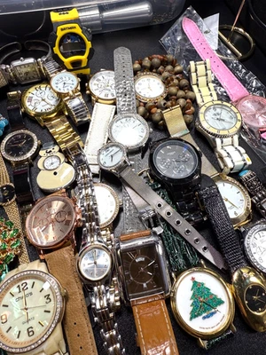 7LBS Vintage & Now Watches Untested Some Designer Brands & Novelty & Dress & New - Image 1 of 4