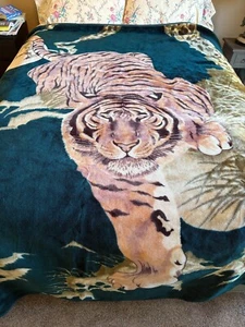 Solaron Plush Mink Large Blanket w/ Crouching Tiger - Picture 1 of 8