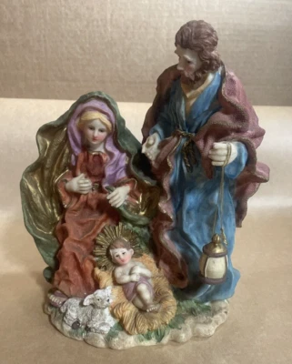 Estatua de José, María y el Niño Jesús  Foto 1 de 4