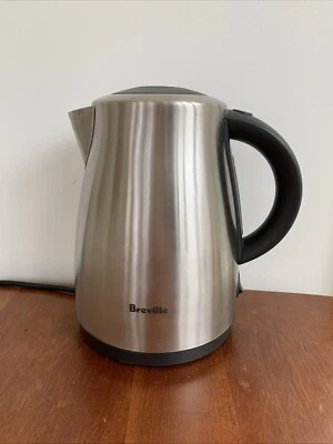 Hervidor de agua eléctrico inalámbrico Breville BKE450XL 1,7 LS de acero inoxidable moda Foto 1 de 4