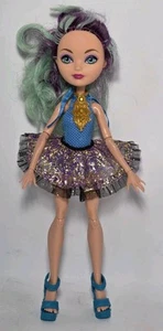 Muñeca de playa Ever After High Madeline Hatter Mirror con zapatos y collar (TR1) - Imagen 1 de 8