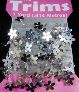 Sequin/Bead Trim 914mm Silver Flowers Costume Lampshade Decorating - Picture 1 of 2