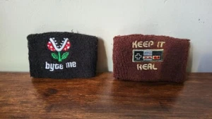 2er Set Nintendo Marken Schweißbänder Mario NES Sammlerstücke Bekleidung - Bild 1 von 2