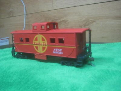 HO SANTA FE  34' PART  METAL   CABOOSE  BY MODEL POWER  SANTA FE #  2271 - Image 1 of 3