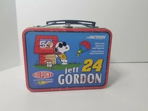 JEFF GORDON #24 DUPONT PEANUTS 1/64 SCALE STOCKCAR & SNOOPY FIGURINE LUNCH BOX - Picture 1 of 8
