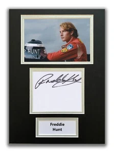 FREDDIE HUNT HANDSIGNIERT A4 MONTIERTES FOTODISPLAY - JAMES HUNT - F1 AUTOGRAMM 1. - Bild 1 von 1