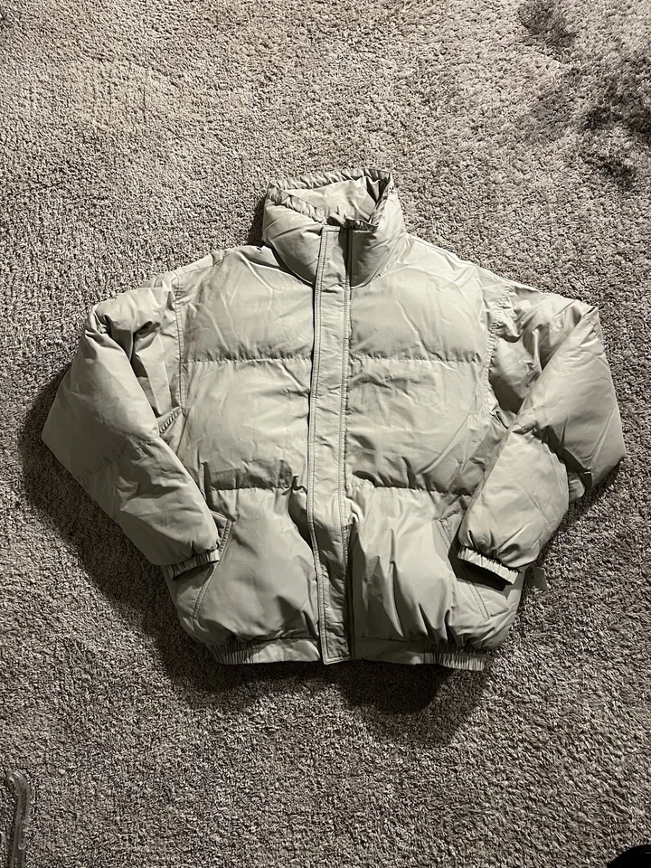 Chaqueta acolchada Essentials Fear of God en beige talla mediana Foto 1 de 4