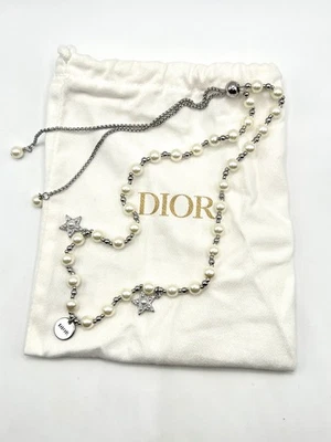 Collar Dior Imitación Perla Estrella Logo 16”-26” Ajustable PCA Incluye Bolsa para el Polvo Foto 1 de 4