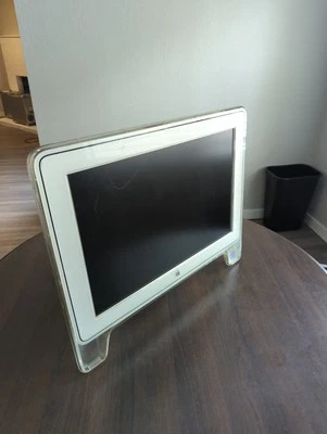 Apple Cinema HD Display 2002 - Image 1 of 4