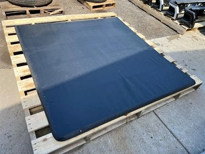 Cubierta Tonneau triple plegable de 5' 7" para Ram 1500 2019 2907872 Foto 1 de 4