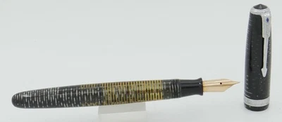 Parker Vacumatic Silver Pearl & Chrome Fountain Pen - 14kt Fine Nib - 1945 - USA - Image 1 of 4