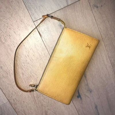Bolso de Hombro Louis Vuitton - Epi Pochette Accesorios 24, Cuero Epi Amarillo Foto 1 de 4