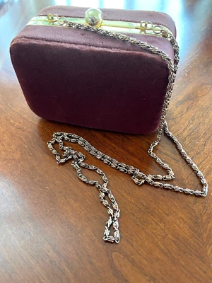 Bolso sin asas vintage de terciopelo bechamel cadena bandolera cartera cuadrada lados duros Foto 1 de 4