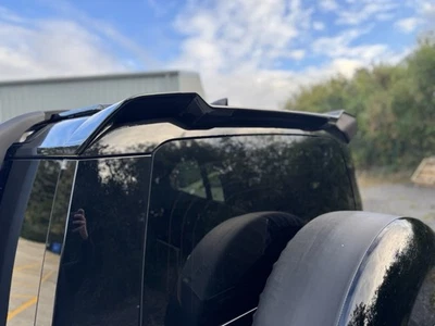 ALERÓN TECHO TRASERO PARA LAND ROVER DEFENDER 90 110 130 L663 2020+ NEGRO BRILLANTE - Imagen 1 de 4