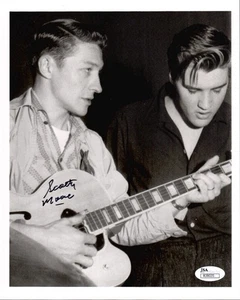 SCOTTY MOORE HANDSIGNIERT 8x10 FOTO UNGLAUBLICHE POSE MIT ELVIS PRESLEY JSA - Bild 1 von 1