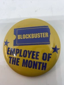 Blockbuster Mitarbeiter des Monats Rucksack Pin Button Jacke NEU 2,25" - Bild 1 von 4