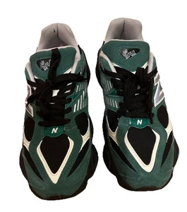 New Balance 9060 Team Forest Green Men’s Size 8.5 - Picture 1 of 11