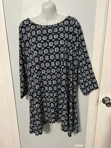NWT JM Collection Intrepid Blue (Navy) Floral Long Top with 3/4 Sleeve Plus 2X - Picture 1 of 3