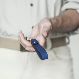 Portachiavi personalizzato, portachiavi in pelle blu - Foto 1 di 7