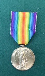 WW1 VICTORY MEDAL WITH ORIGINAL RIBBON NAMED TO THE ROYAL ARTILLERY - Bild 1 von 6