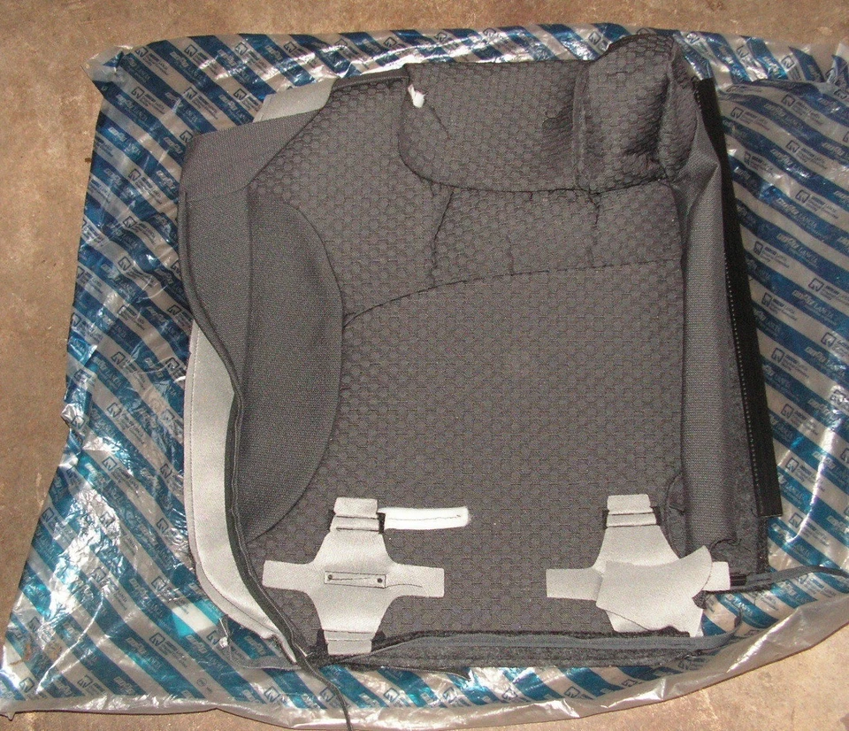 Оригинальная деталь для задней крышки сиденья Fiat Stilo под правую руку номер детали 183818960 - Изображение 1 из 1