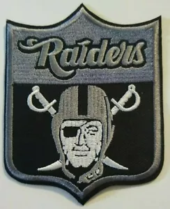 PARCHE BORDADO Oakland Raiders ~ 4" x 3 1/8" ~ Hierro coser ~ NFL ~ Envío GRATIS - Imagen 1 de 1
