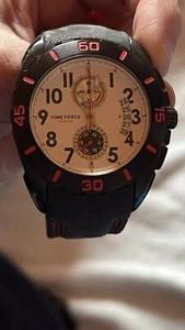 Time Force 100 Meter Uhr , Schwarz mit Roten Zahlen auf Der Lünette - Bild 1 von 4