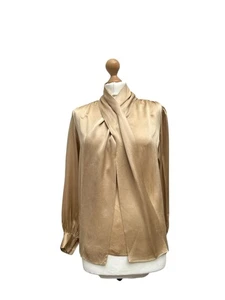 Yves Saint Laurent
Vintage Champagne Silk Blouse with Built‑In Scarf
Size FR 40 - Picture 1 of 10