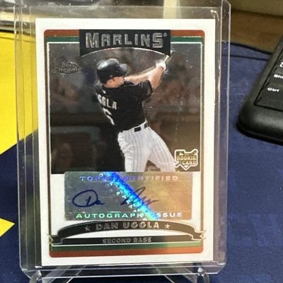 2006 Topps Chrome Dan Uggla RC Auto #354 Florida Marlins MLB - Image 1 of 2