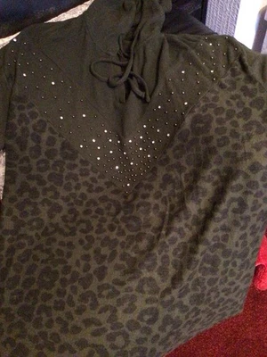 Yours Embellished Khaki.Animal Print Long Sleeve Hooded Fleece Size 22/24.vgc - Image 1 of 4