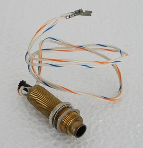 Fisher 390 Receiver Part : Phones Jack - Picture 1 of 3