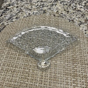 Set Of 5 CUT GLASS Fan Buttons And bows Crystal Glass Dish trinket - Picture 1 of 4