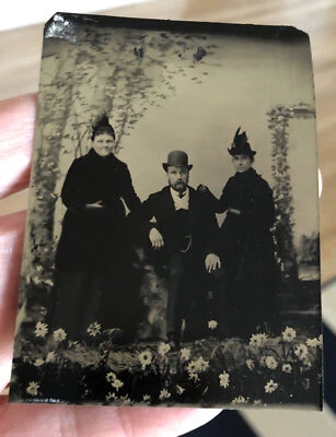 Antique Victorian Tintype Photo Artistic Daisies Flowers Background Unusual - Image 1 of 4