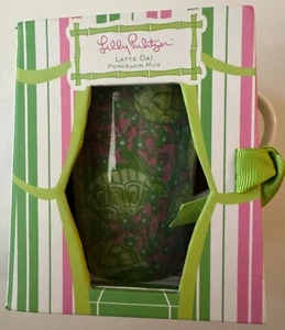 Taza de porcelana Lilly Pulitzer Latte Da de regalo en caja ~ presentada en diseño Desert Tort - Imagen 1 de 5