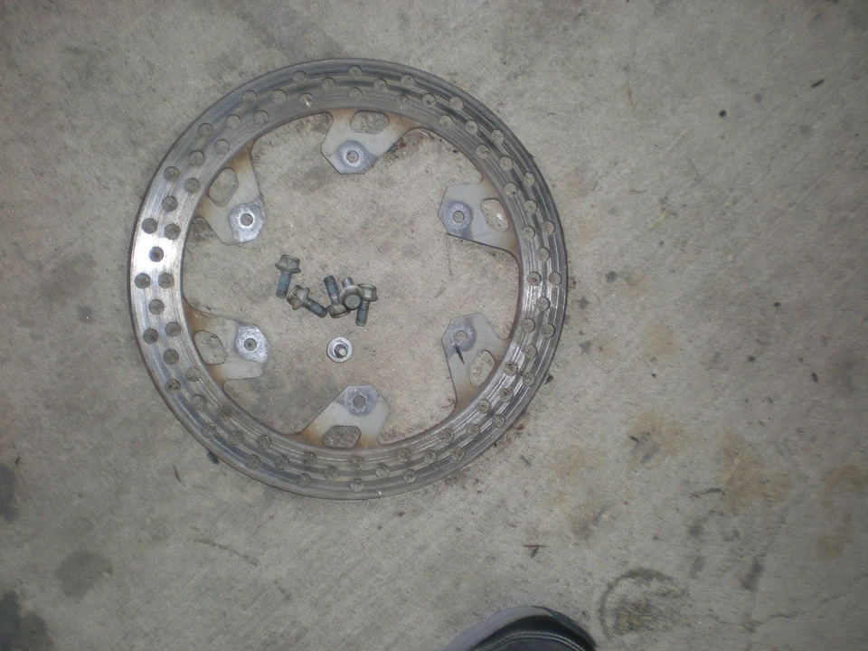 Disco trasero Yamaha YZ 400 F YZ400 YZ400F 1999 Foto 1 de 1