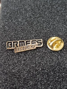 Pin's Pins Pin Enamel 43  Journal MAGAZINE Militaire "ARMÉES D'AUJOURD'HUI"  - Picture 1 of 2