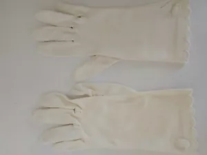 Vtg ivory small delicate floral detail scalloped edge ladies gloves church - Picture 1 of 11