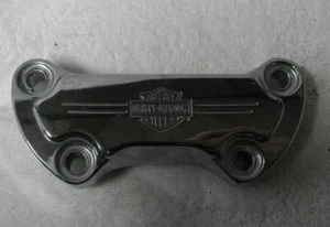 H-D 1" Dia OEM BAR & SHIELD HANDLEBAR TOP CLAMP CHROME #56567-86B - Picture 1 of 2