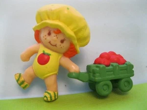 New Vtg 1980s Kenner Strawberry Shortcake Mini PVC Figure-APPLE DUMPLING /Wagon - Picture 1 of 1
