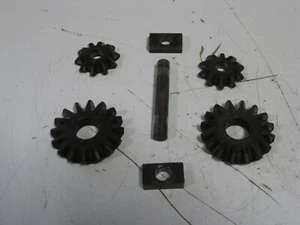 1975 JOHN DEERE 210 K241 TRANSMISSION DIFFERENTIAL GEARS - Picture 1 of 3
