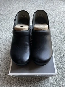 Dansko Men's XP 2.0 burnished Nubuck Clog - Black Size 42 Slightly Worn/ W Box - Picture 1 of 9