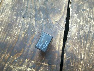 2013 2014 2015 2016 TRIUMPH STREET TRIPLE Daytona 675 ELECTRICAL RELAY  - Image 1 of 4