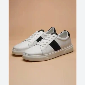 Women's Bruno Magli White Black Leather Casual Sneakers Size 38 - Picture 1 of 10