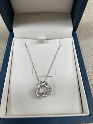 Colgante trío círculo de diamantes de oro blanco de 14 quilates del Nilo Azul Foto 1 de 4